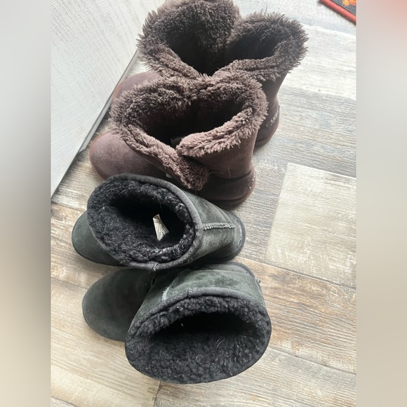 TWO pair UGG short boots classic black/chocolate brown Bailey wood button sz 6 - Picture 5 of 15